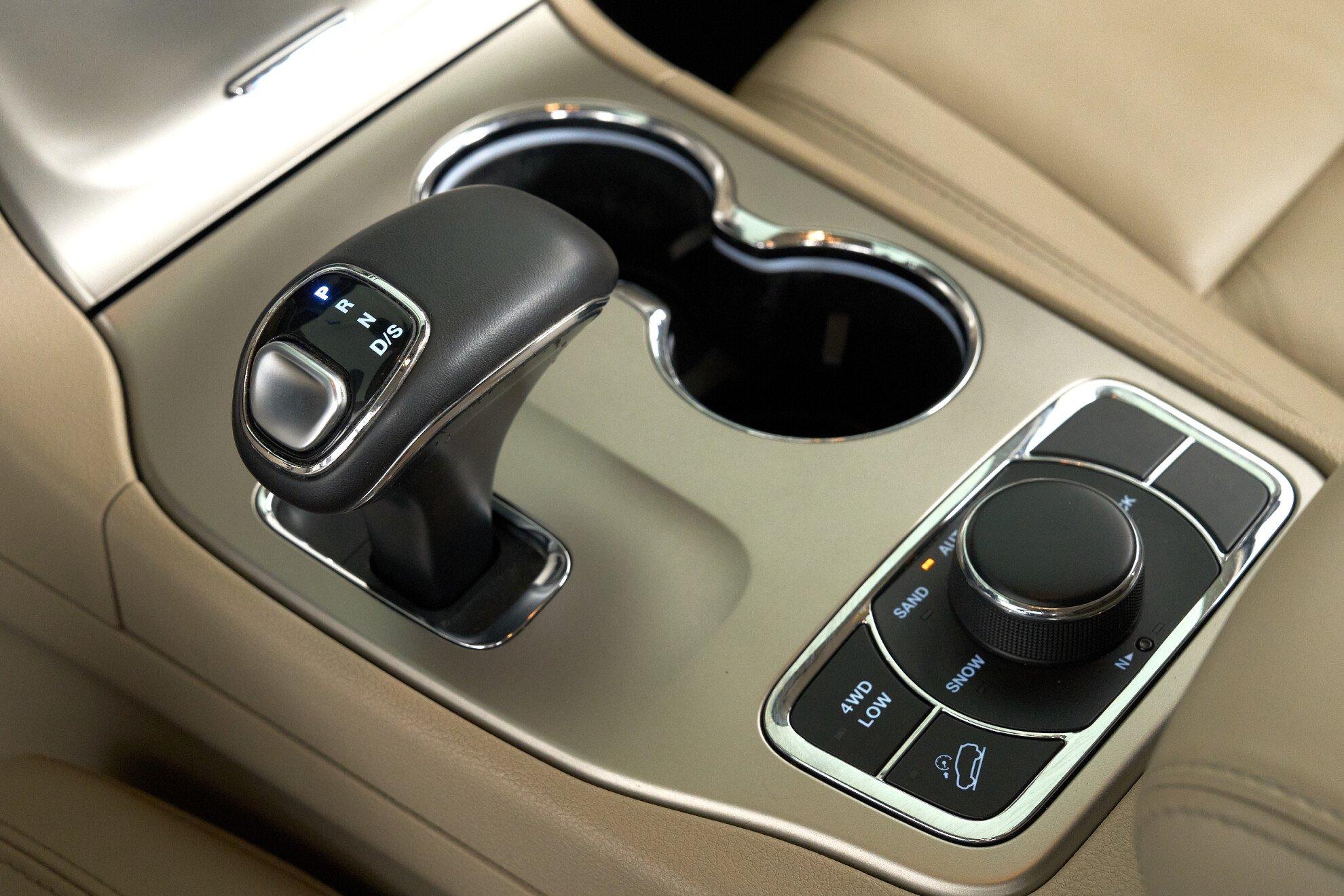 Jeep Grand Cherokee 2013, черный