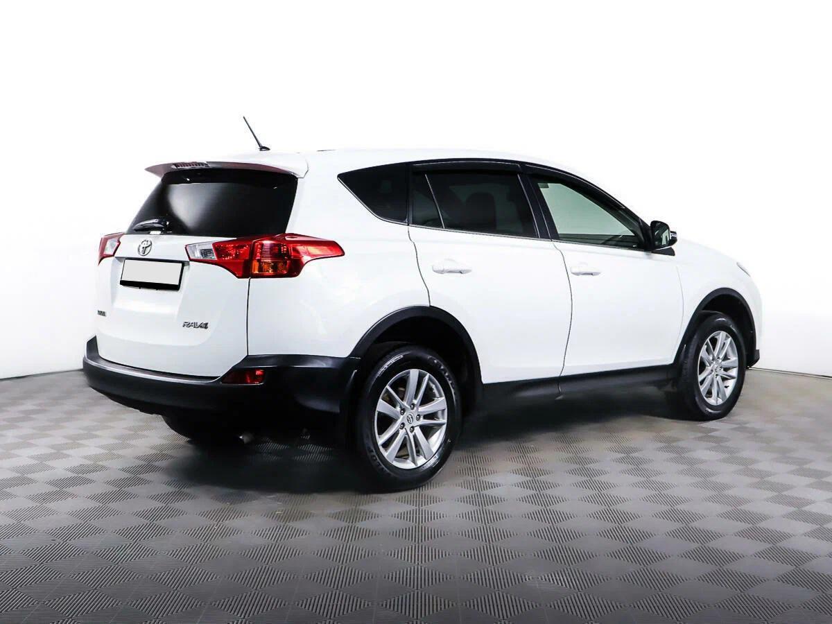 Toyota RAV4 2015, белый
