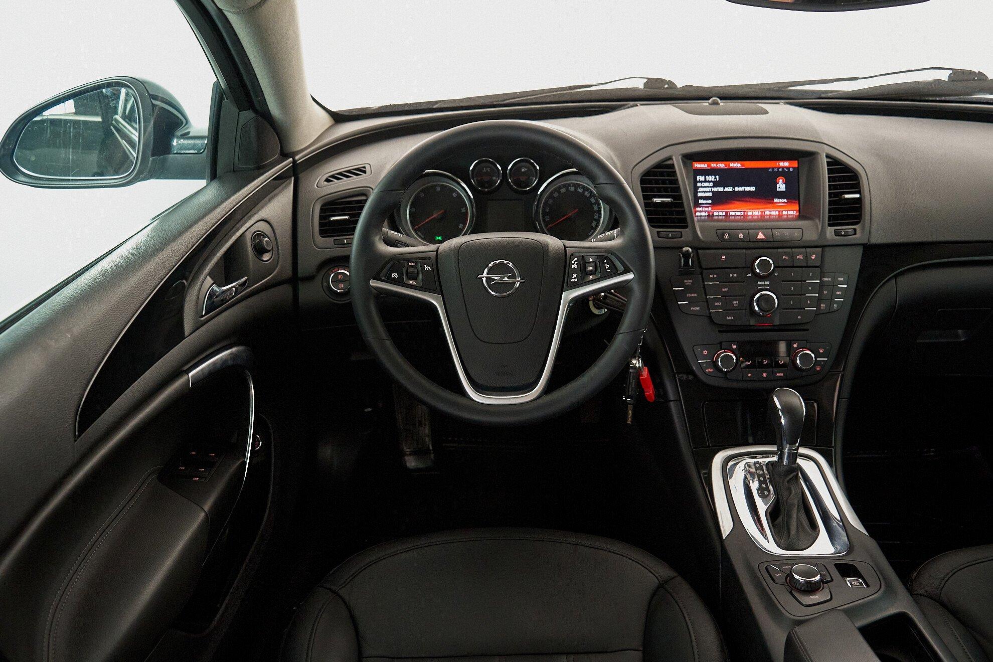 Opel Insignia 2013, черный