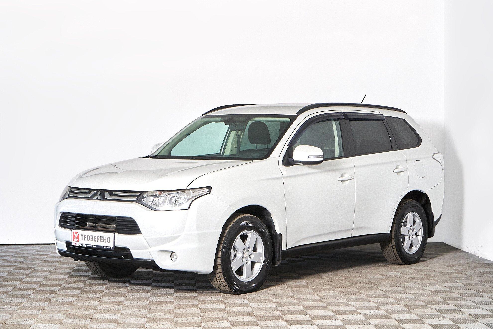 Mitsubishi Outlander 2013, белый