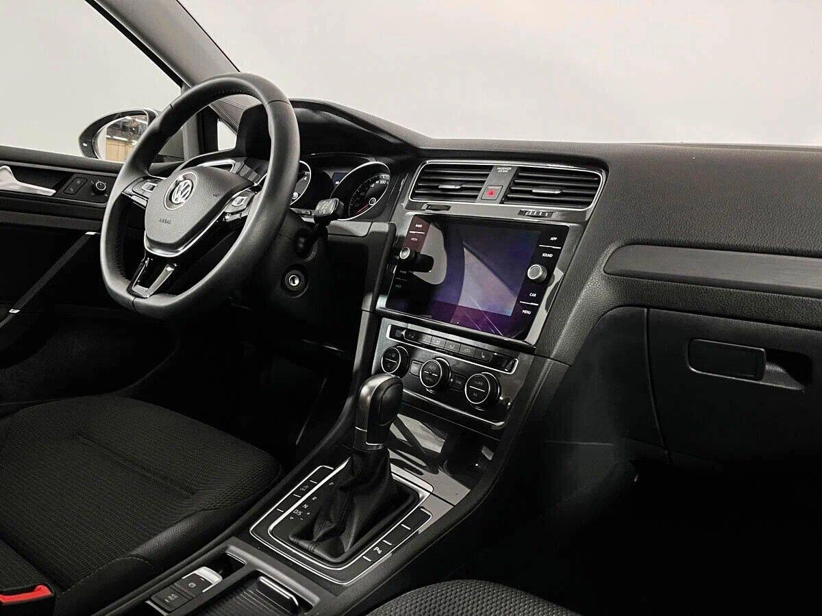 Volkswagen Golf 2018, бежевый