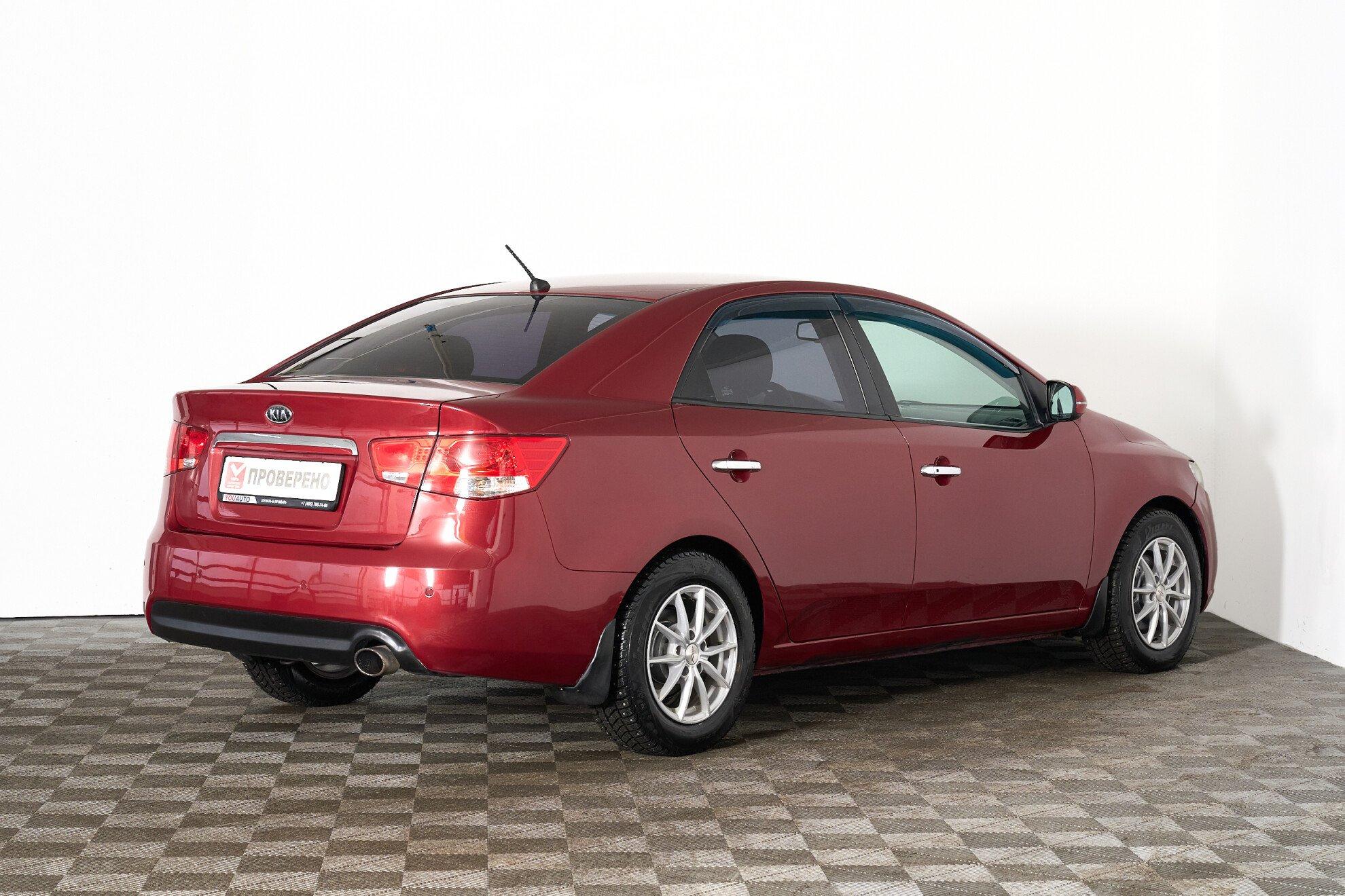 Kia Cerato 2011, красный