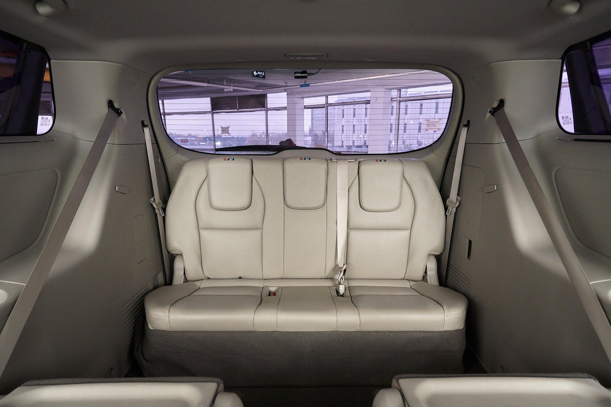 Kia Carnival 2017, серый