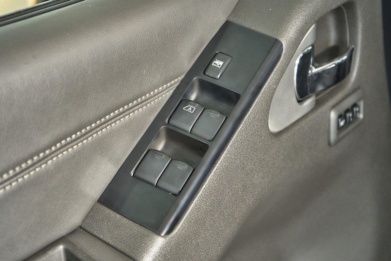 Nissan Pathfinder 2012, черный