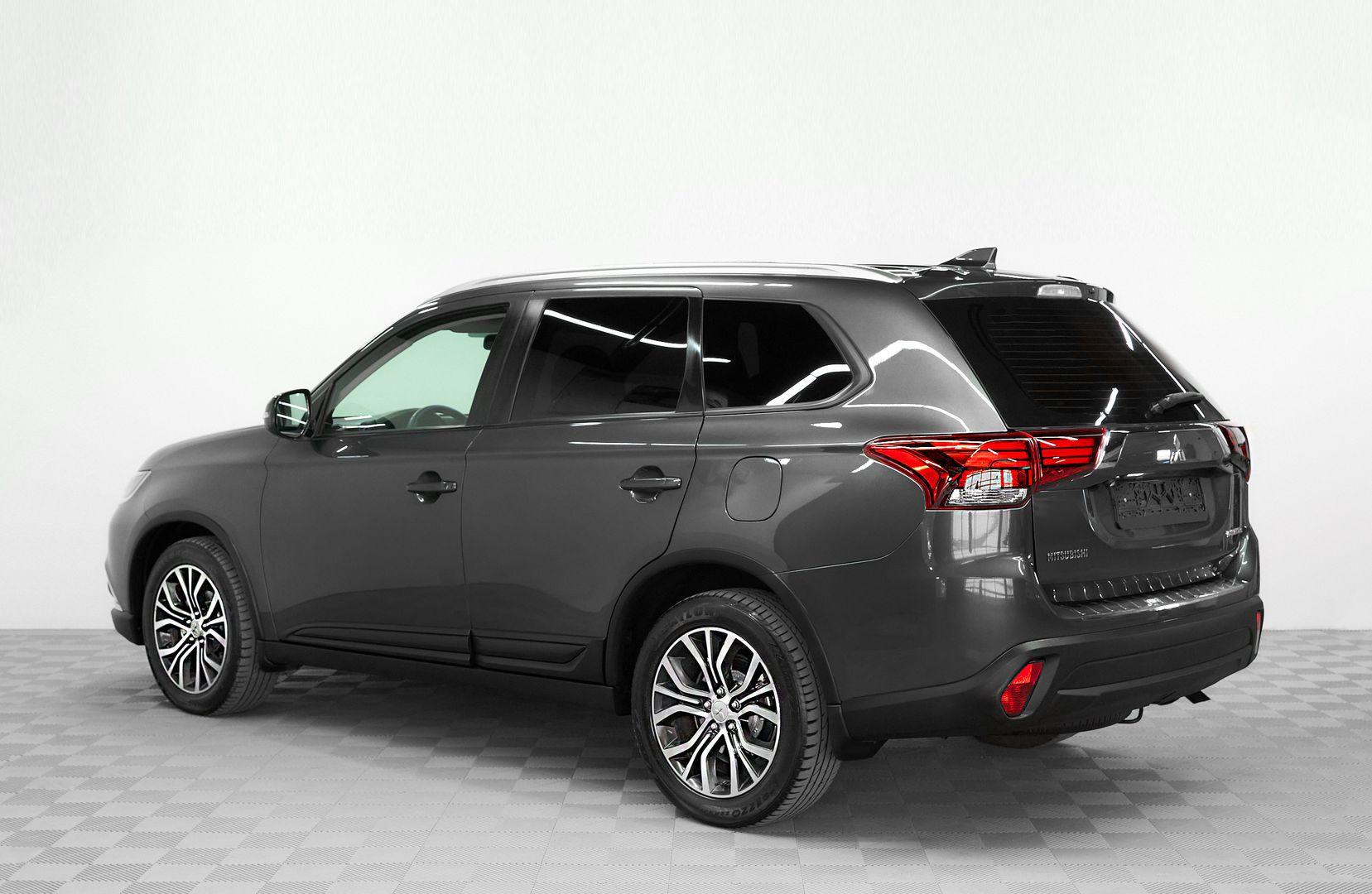 Mitsubishi Outlander 2018, серый