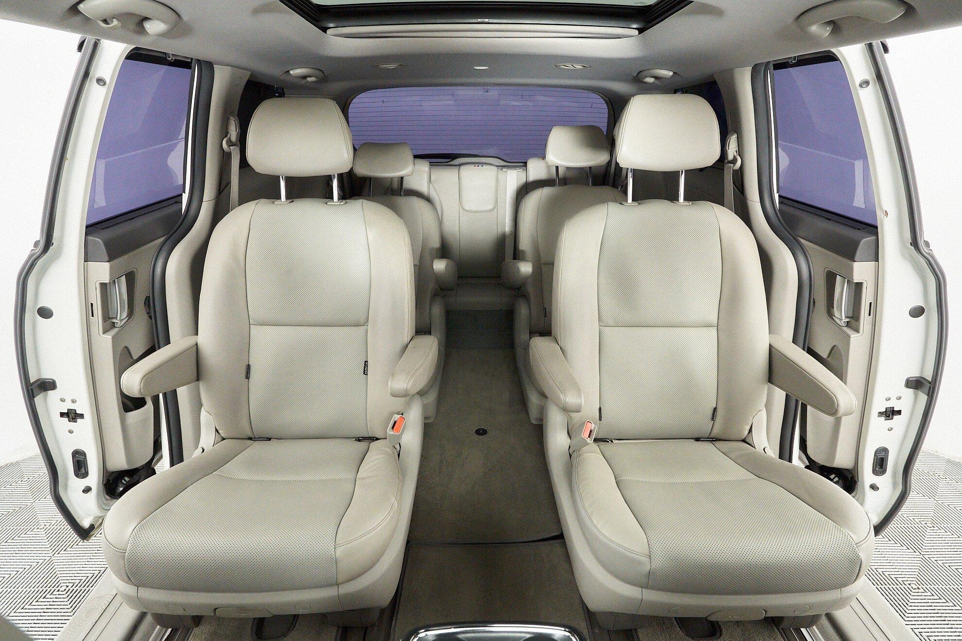 Kia Carnival 2016, белый