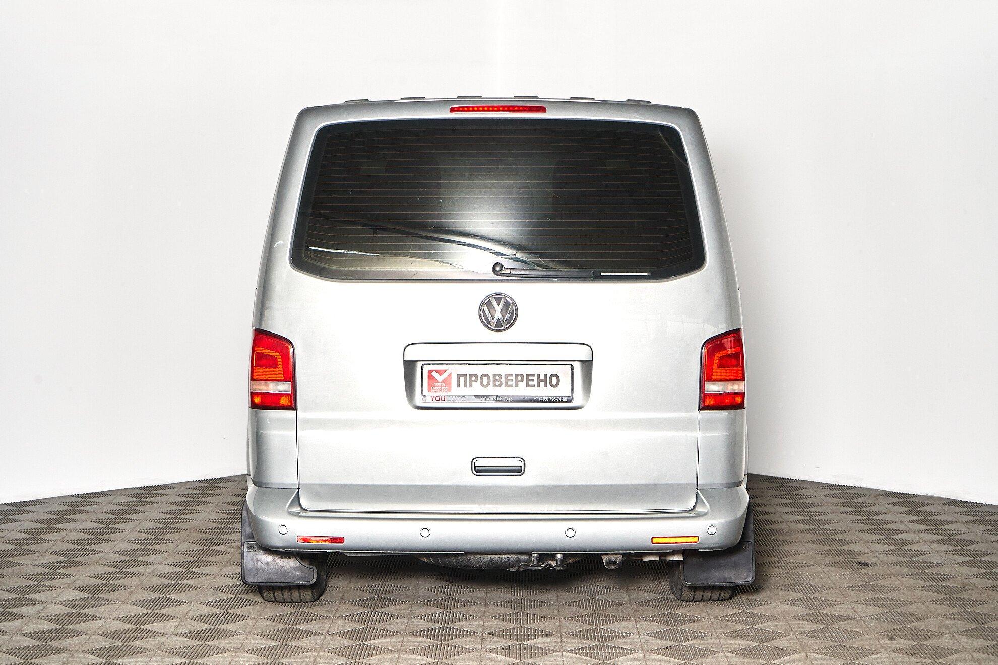 Volkswagen Multivan 2010, серебряный