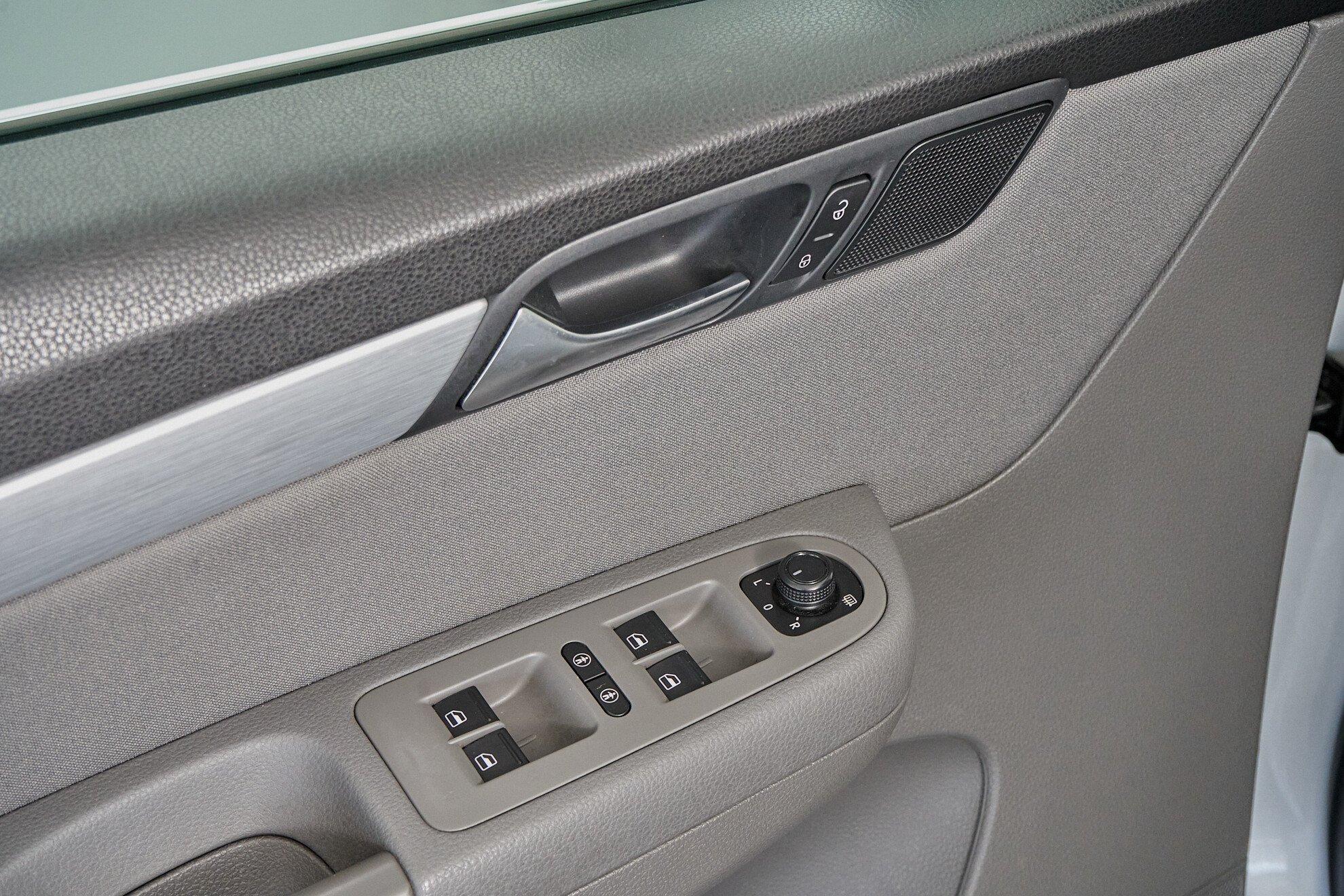 Volkswagen Sharan 2019, серебряный