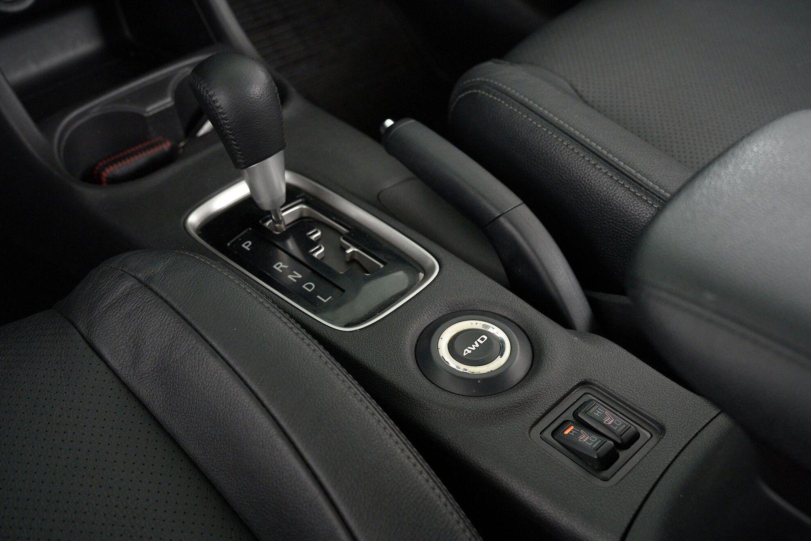 Mitsubishi Outlander 2013, белый