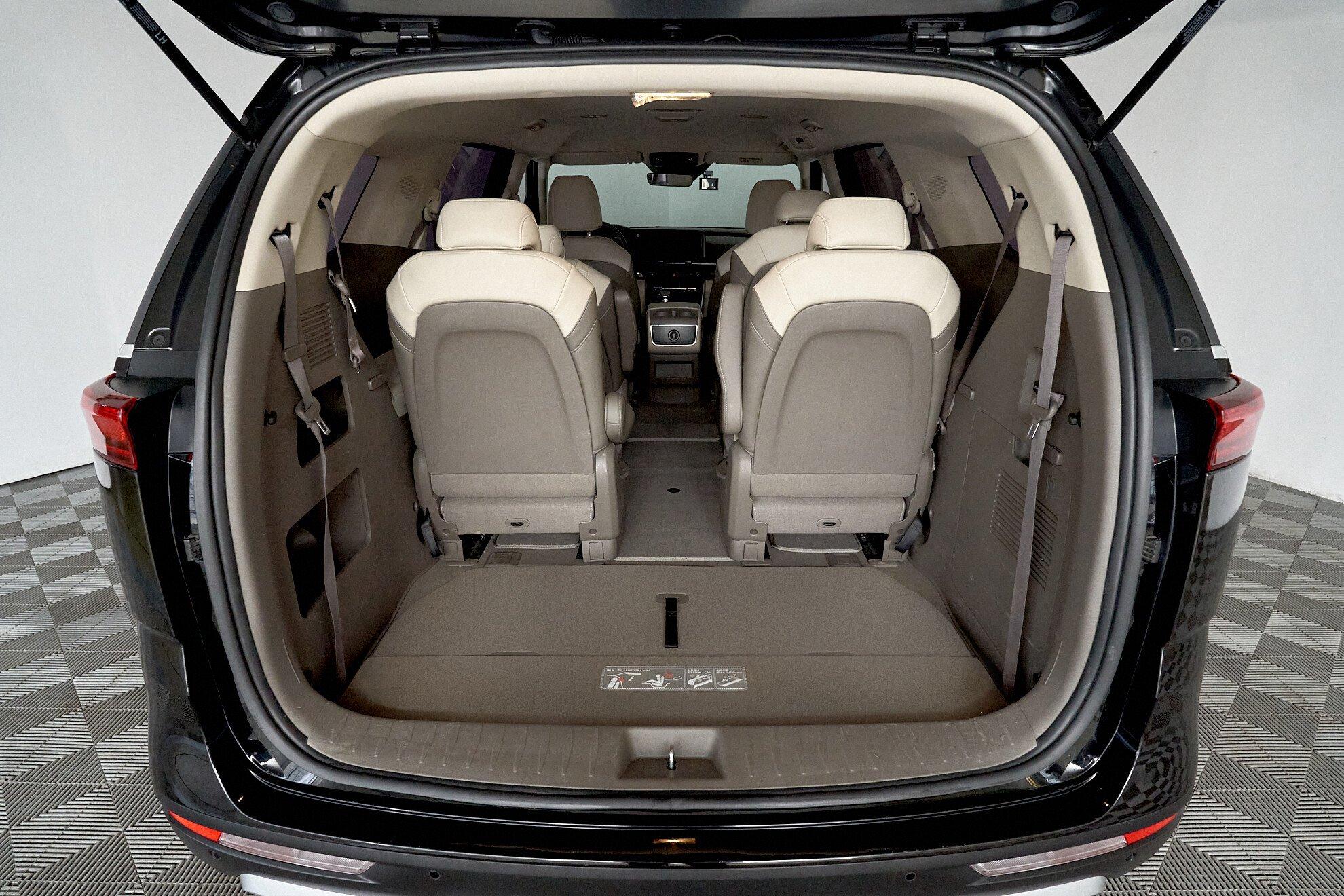 Kia Carnival 2022, черный