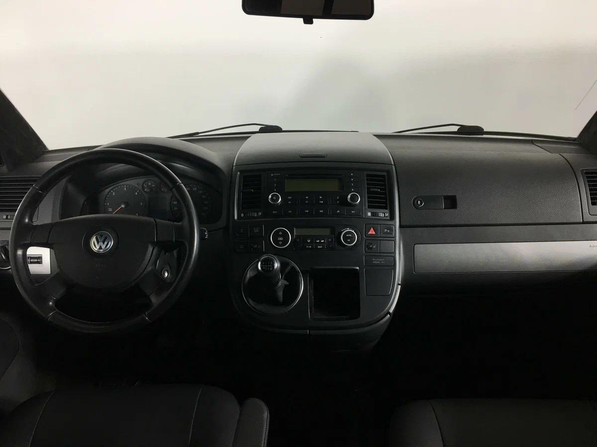 Volkswagen Multivan 2009, черный