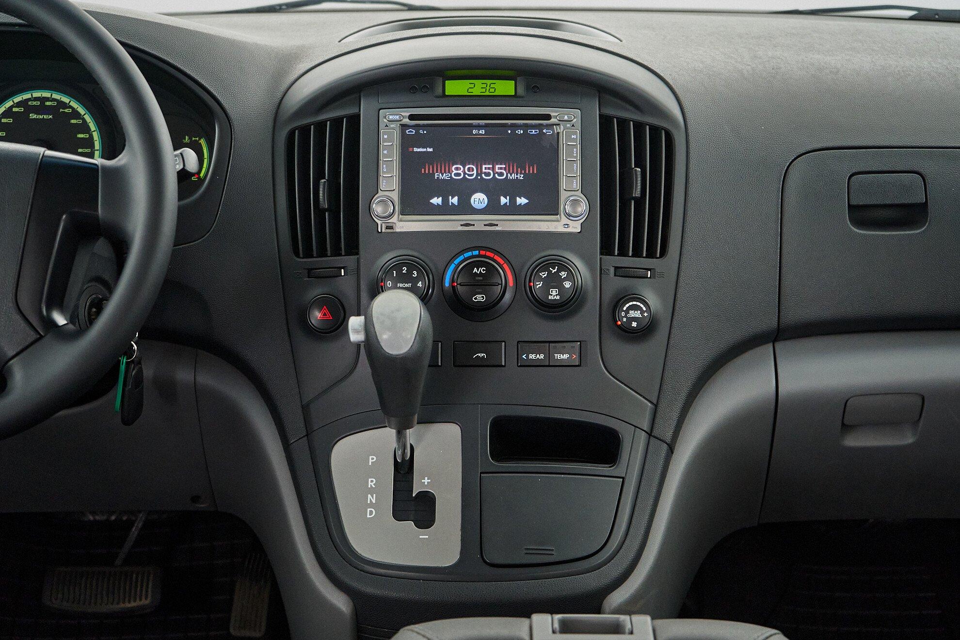 Hyundai Grand Starex 2010, серебряный