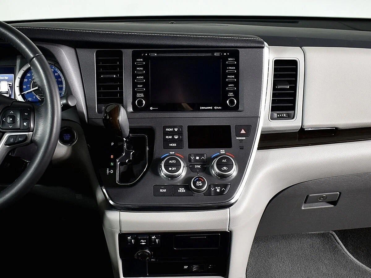 Toyota Sienna 2018, белый