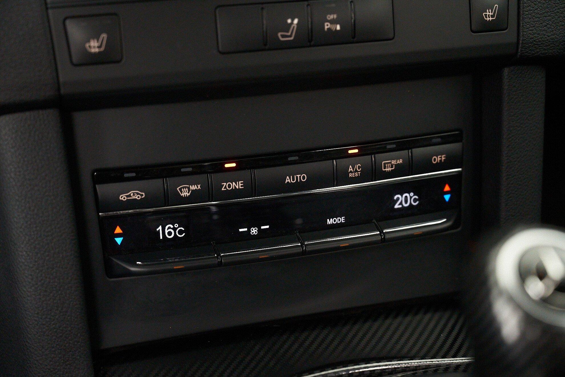 Mercedes-Benz E-Класс 2011, белый