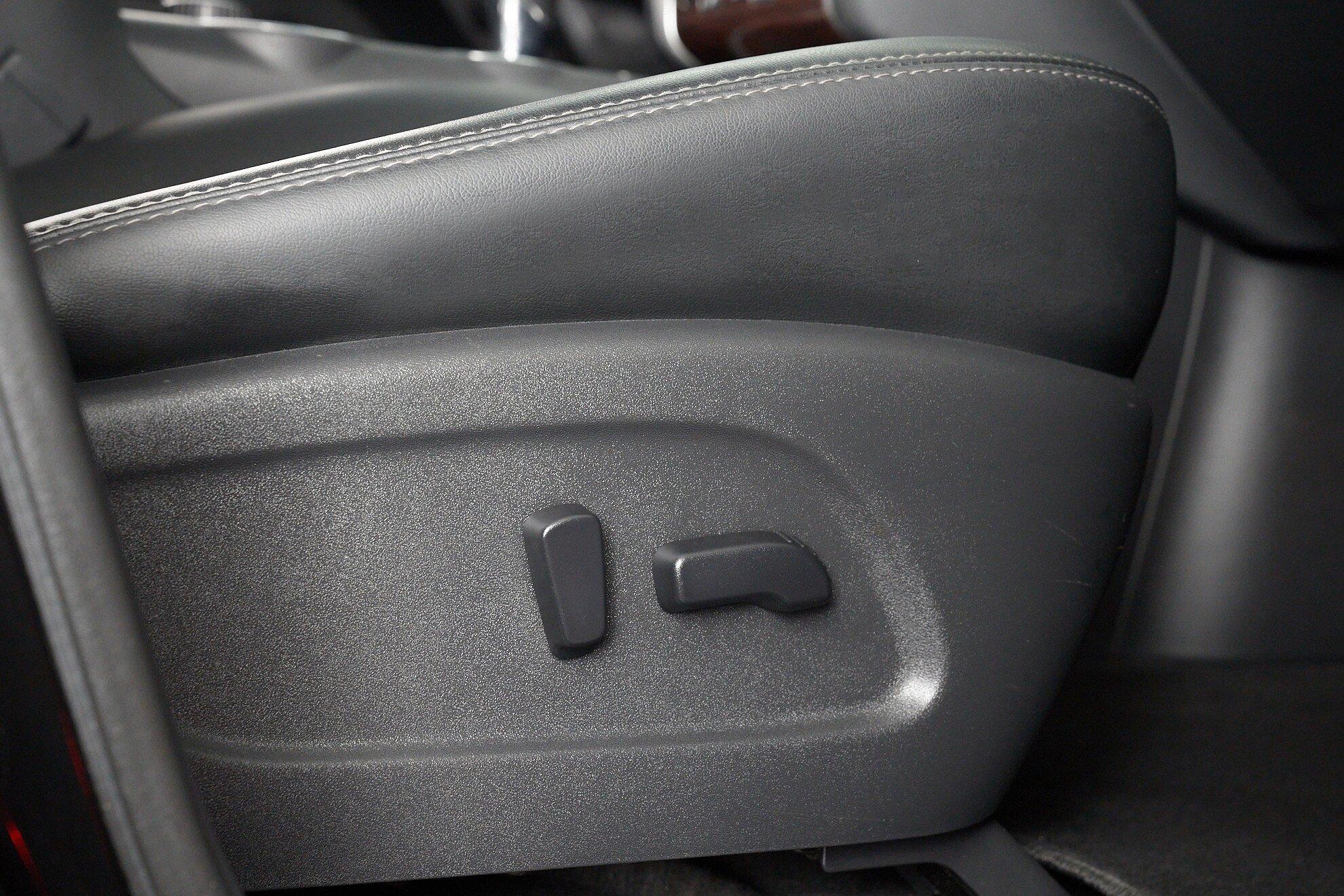 Nissan Pathfinder 2015, черный