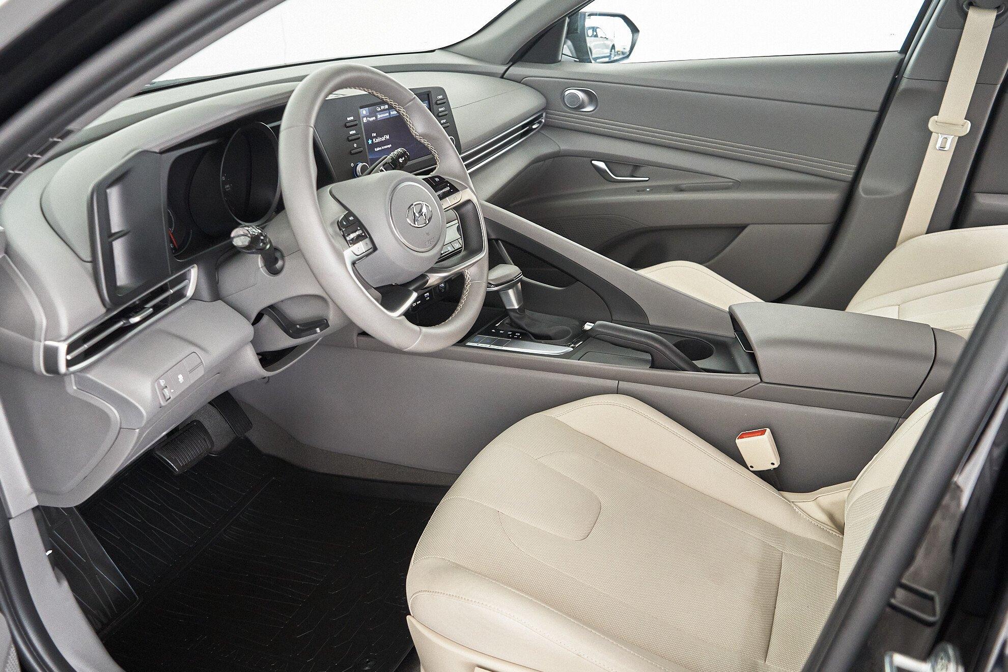 Hyundai Elantra 2022, черный