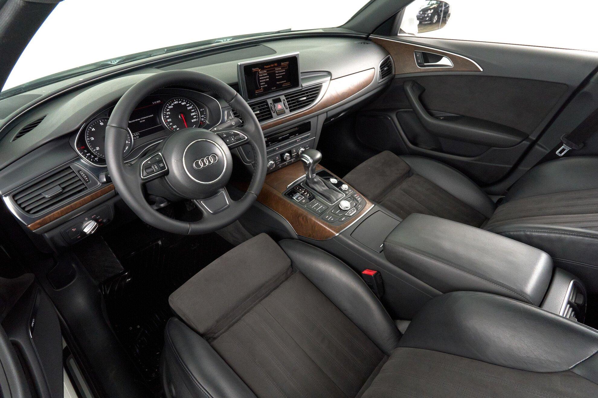 Audi A6 2011, белый