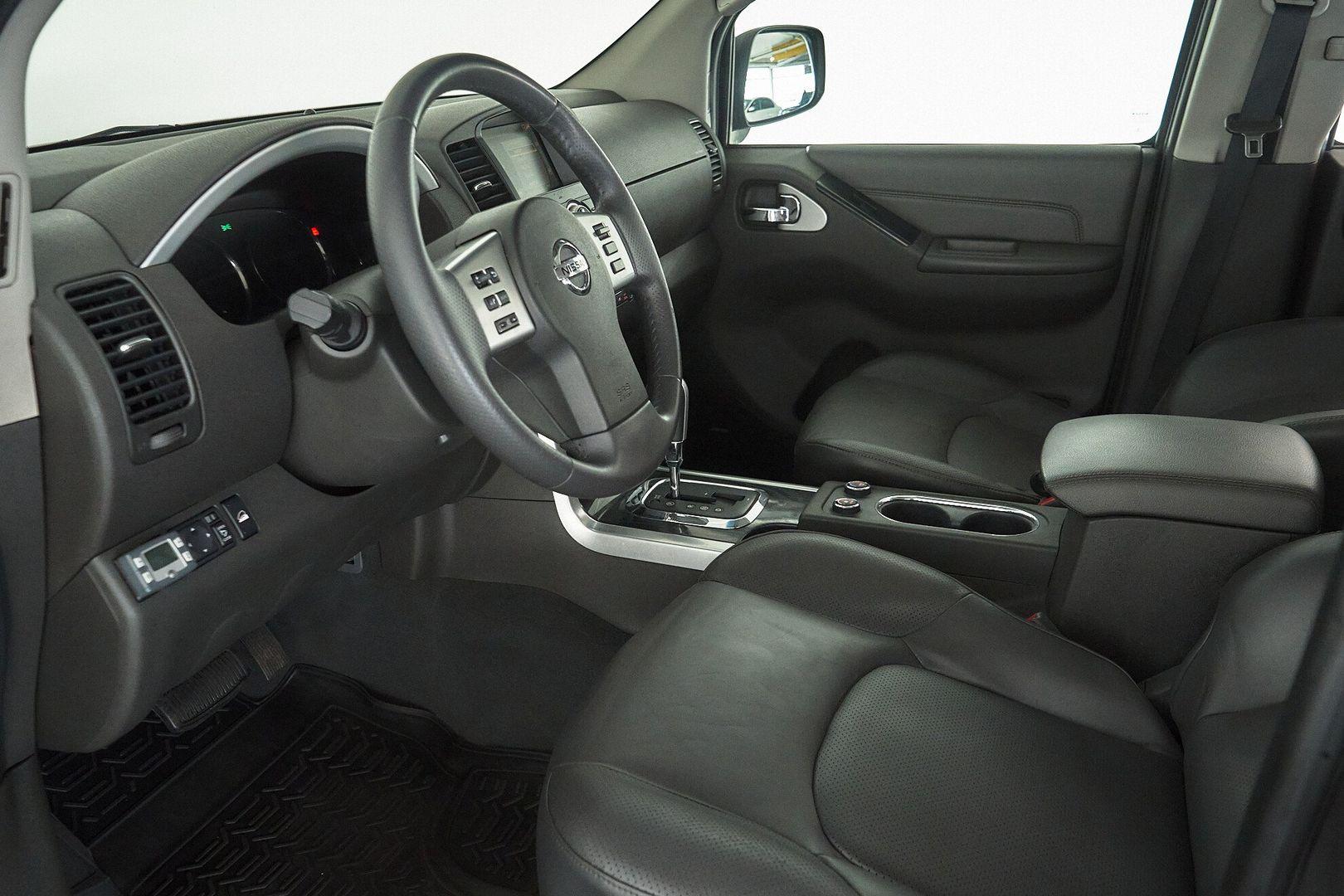 Nissan Pathfinder 2012, черный