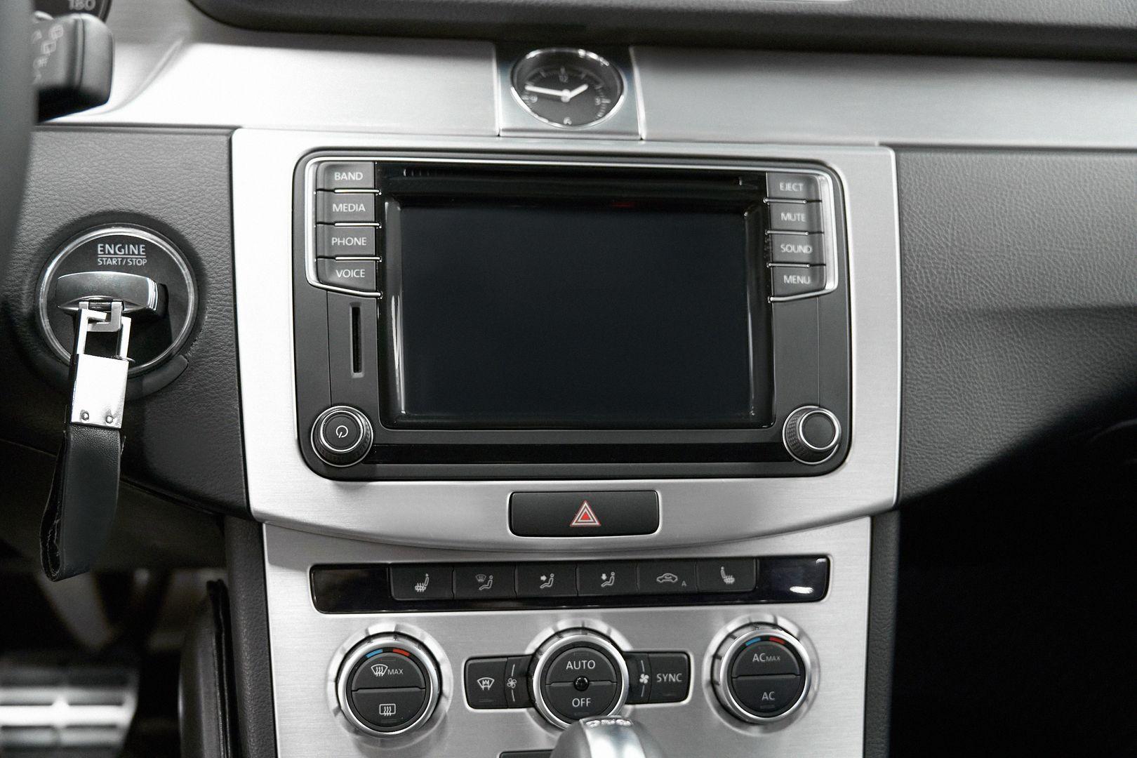 Volkswagen Passat 2012, серебряный