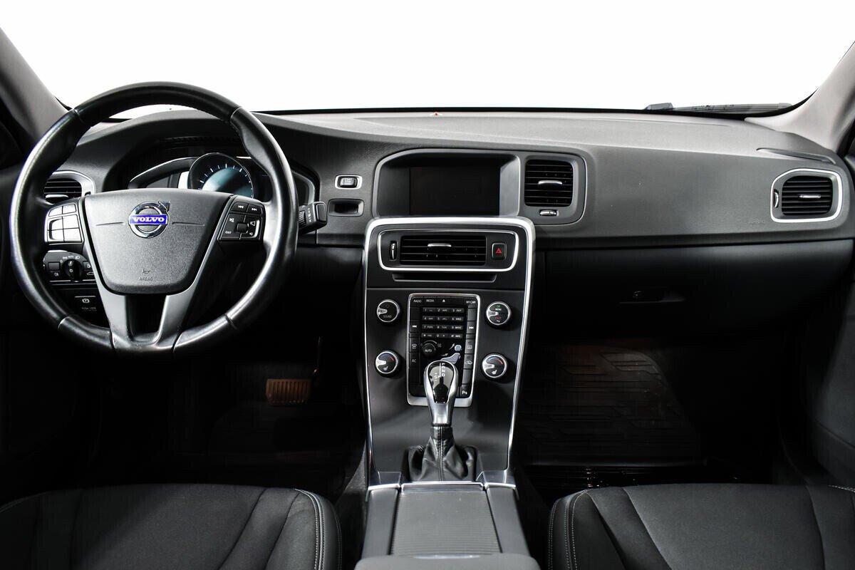 Volvo S60 2013, белый