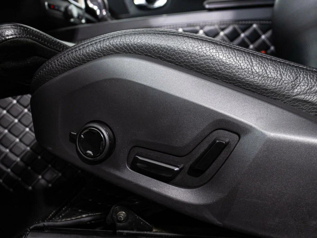 Volvo XC60 2019, серый