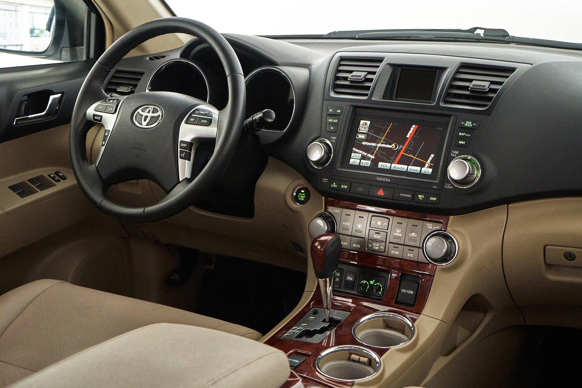 Toyota Highlander 2012, белый