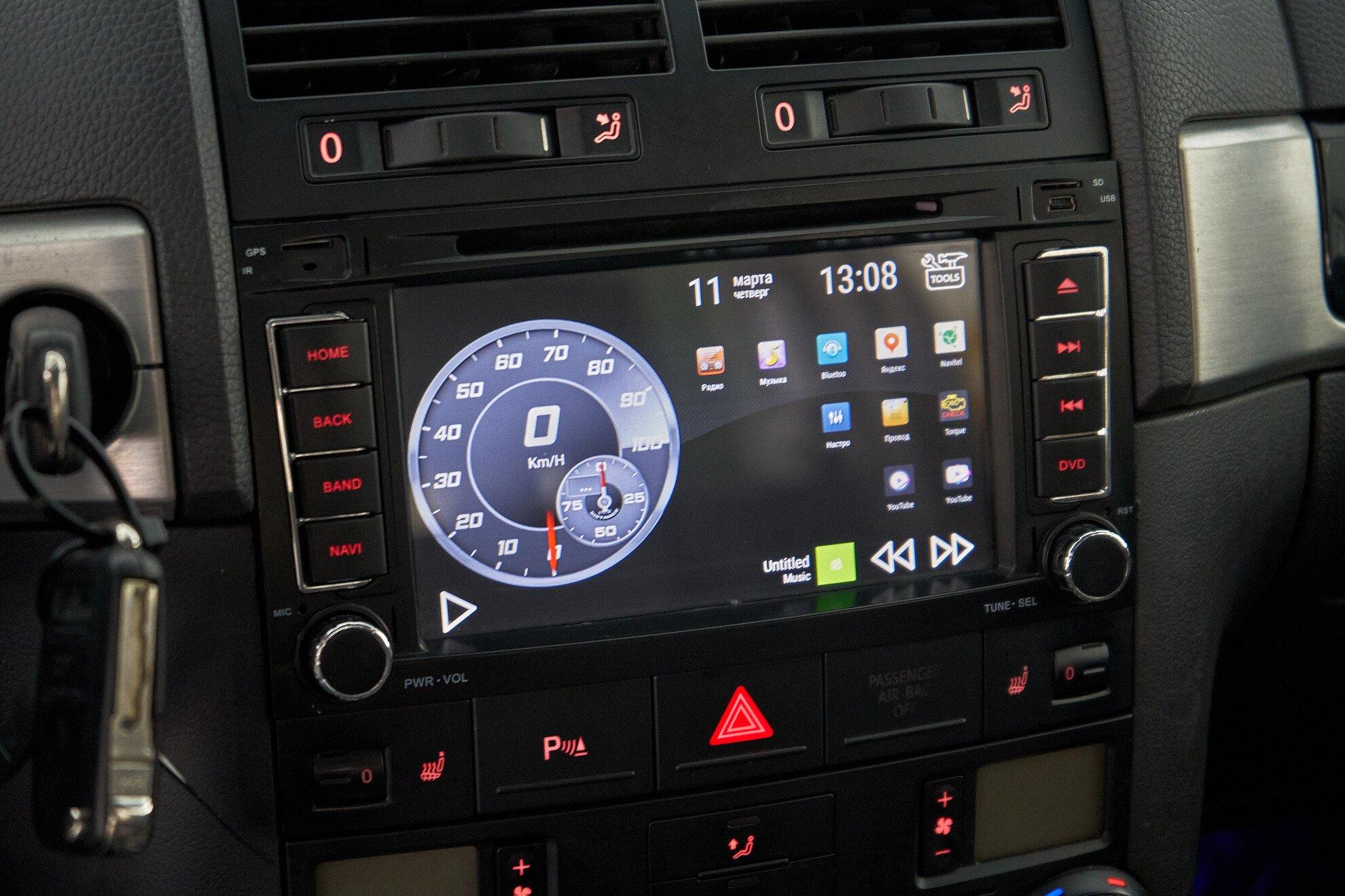 Volkswagen Touareg 2008, серый