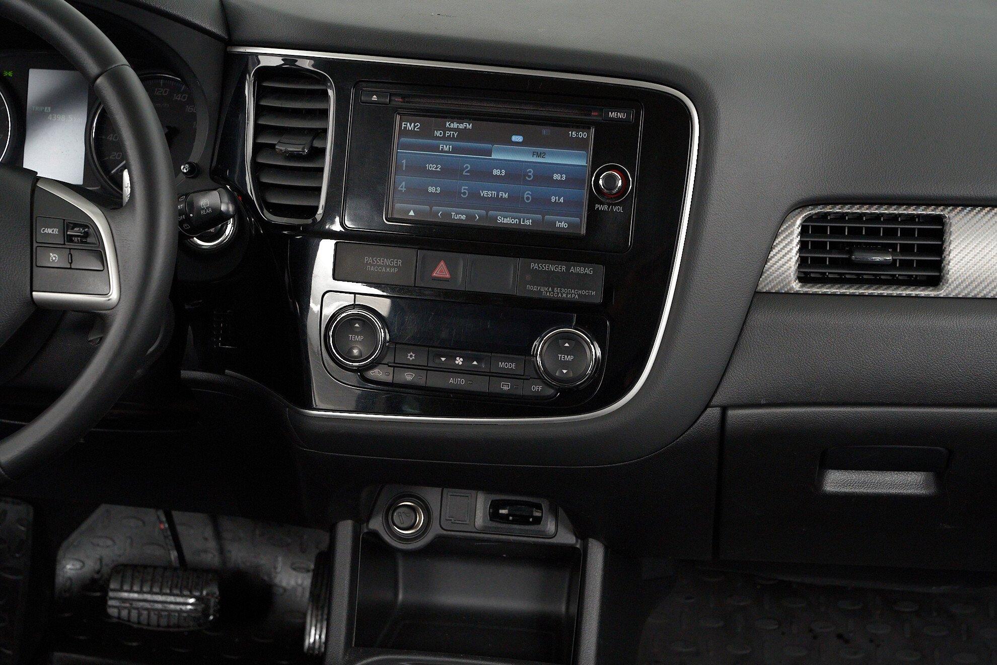 Mitsubishi Outlander 2014, черный