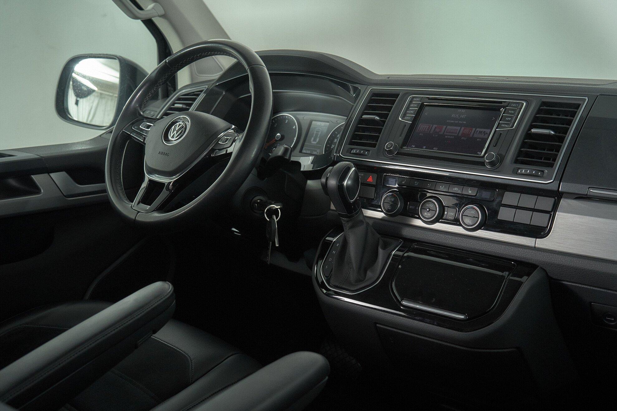 Volkswagen Multivan 2018, черный