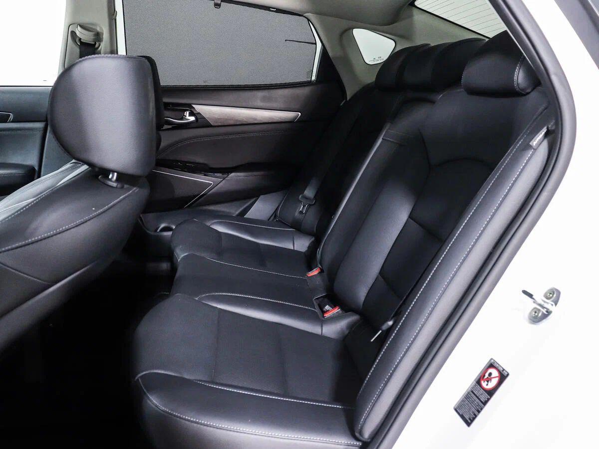 Kia K7 2019, белый
