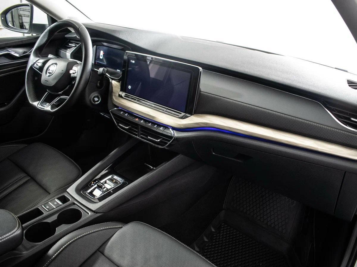 Skoda Octavia 2022, белый