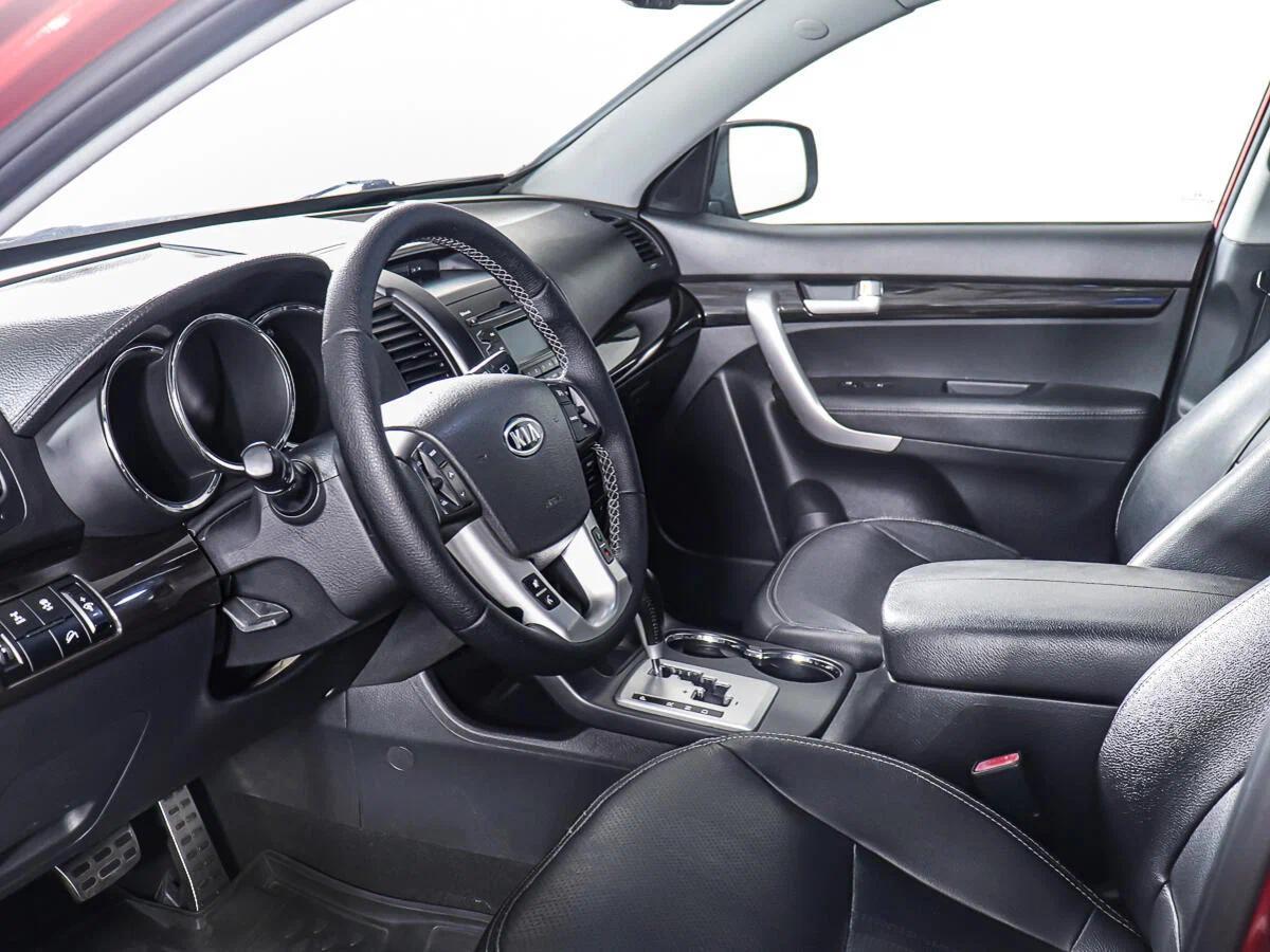 Kia Sorento 2011, красный