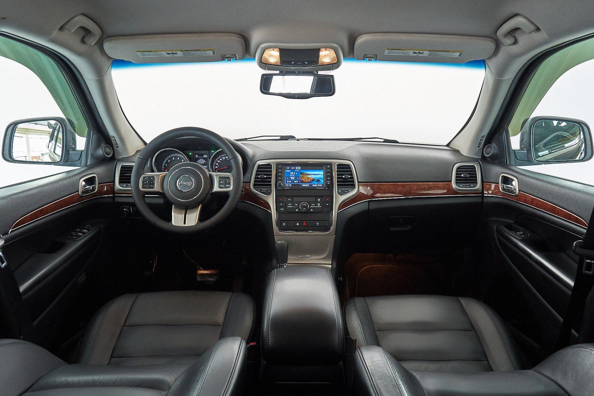 Jeep Grand Cherokee 2012, черный
