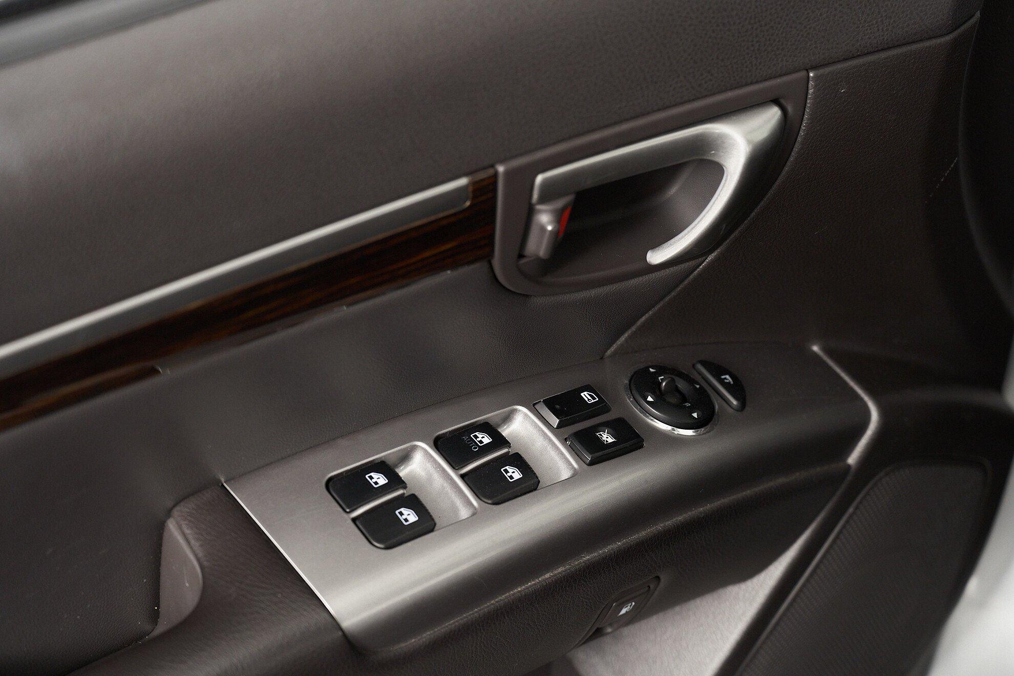 Hyundai Santa Fe 2011, серебряный