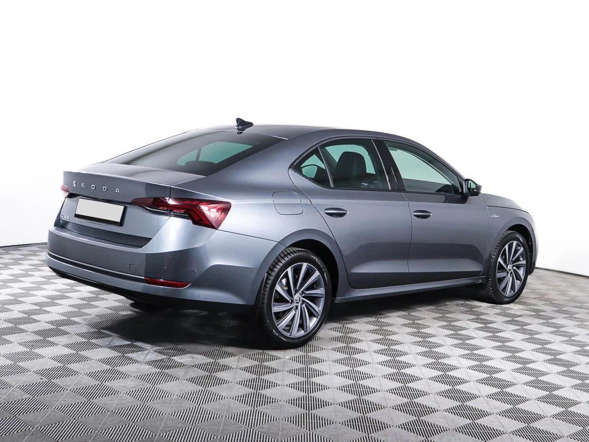 Skoda Octavia 2023, серый