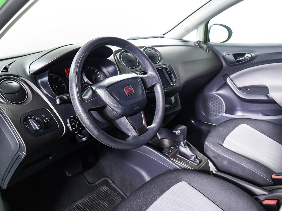 Seat Ibiza 2015, зеленый