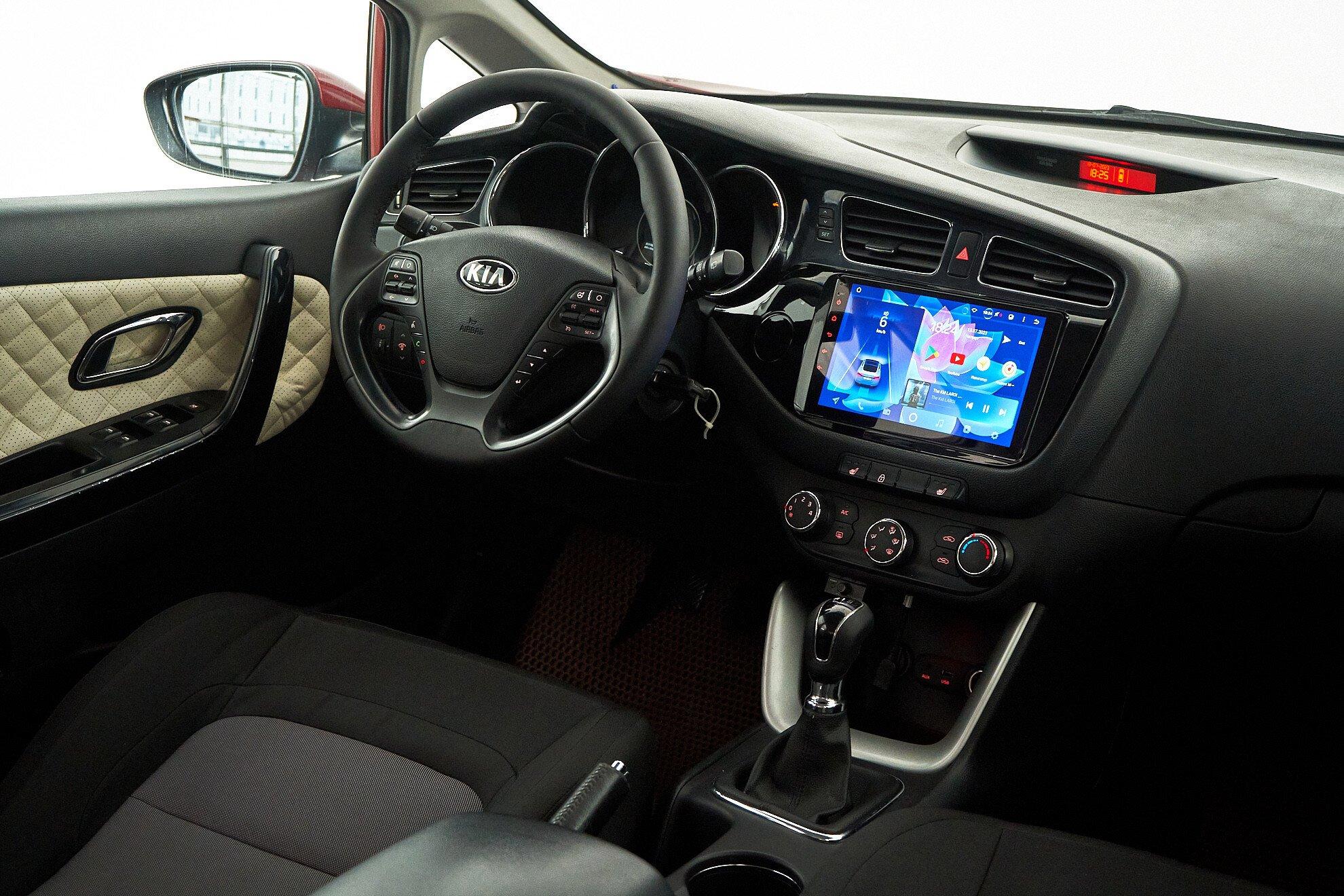 Kia Ceed 2012, красный
