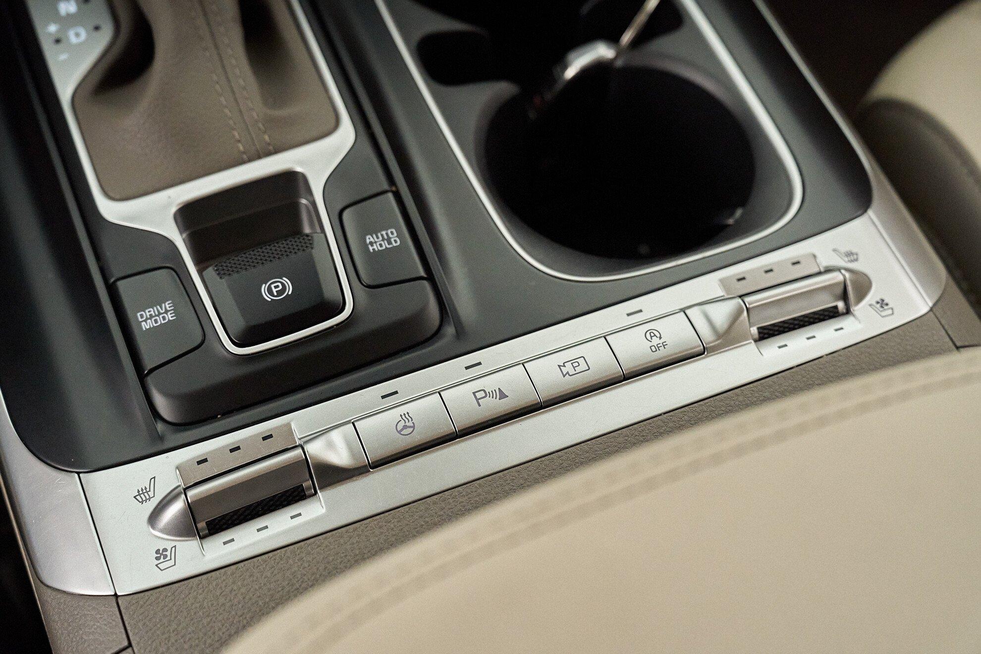 Kia Carnival 2022, черный
