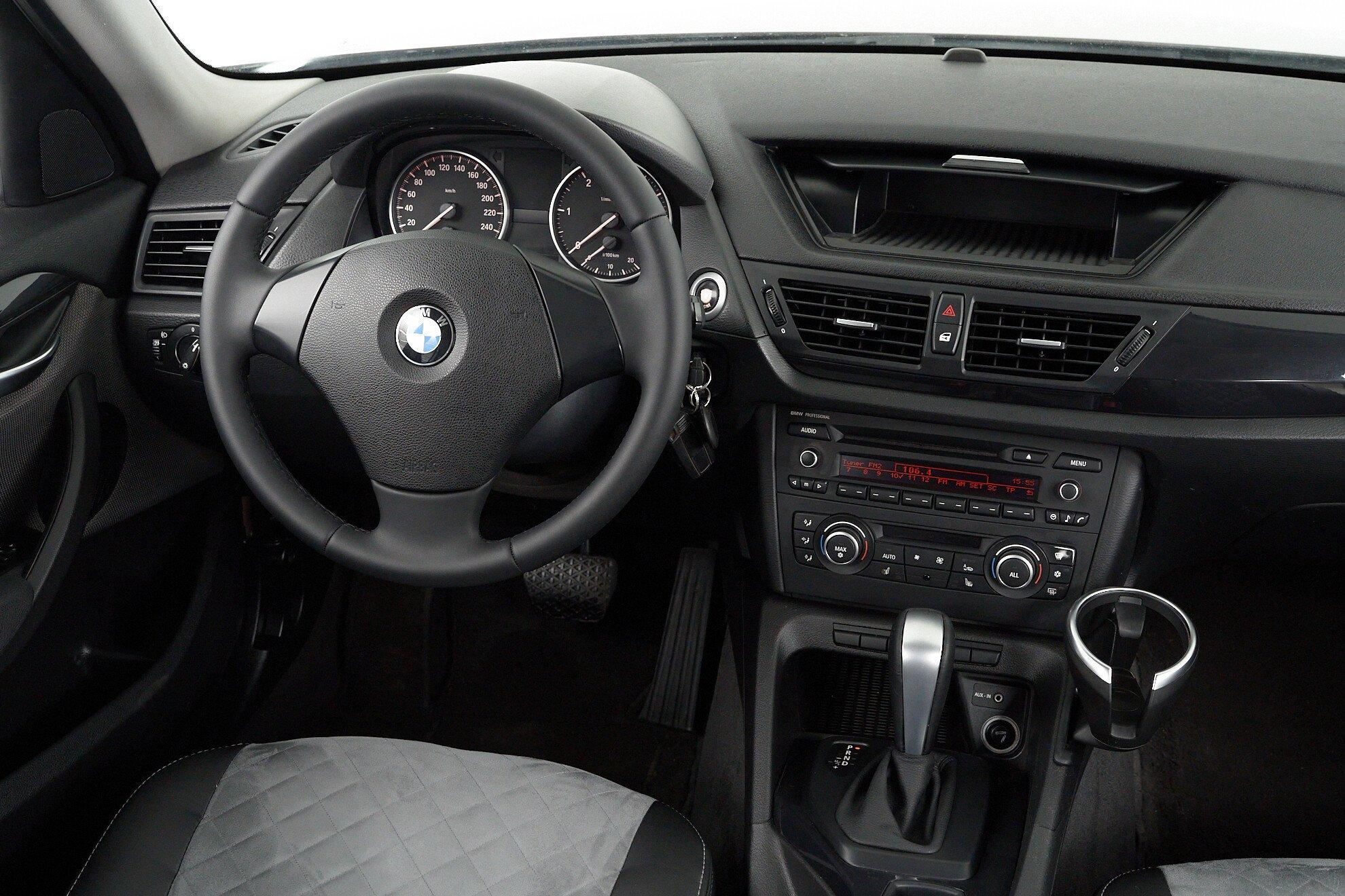 BMW X1 2011, коричневый