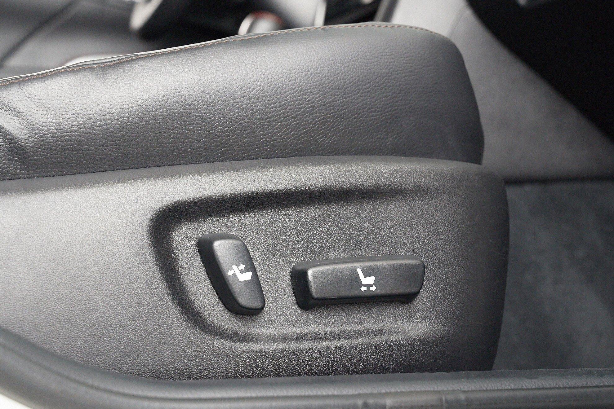 Toyota Camry 2012, белый