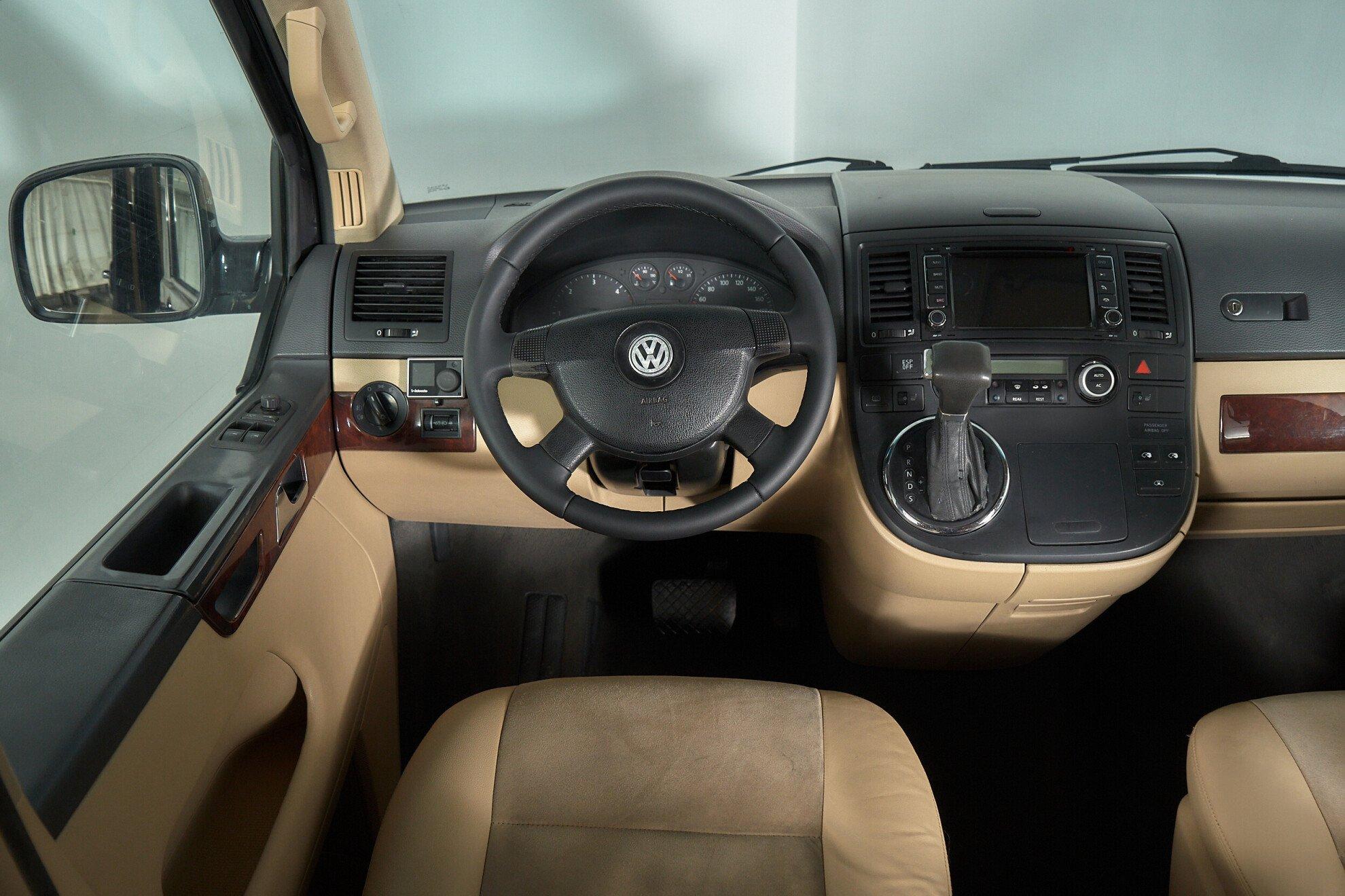 Volkswagen Multivan 2008, черный