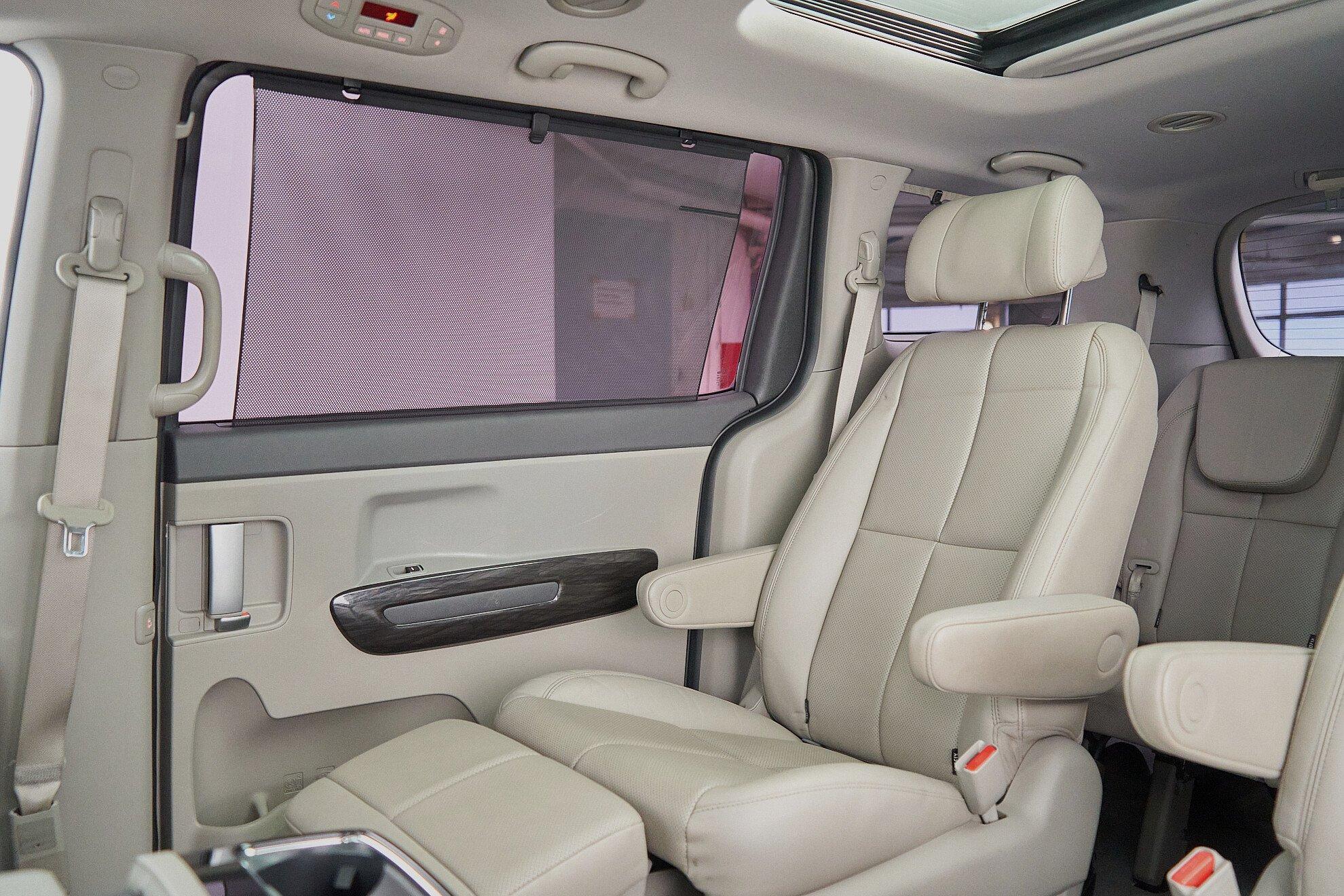 Kia Carnival 2018, серый