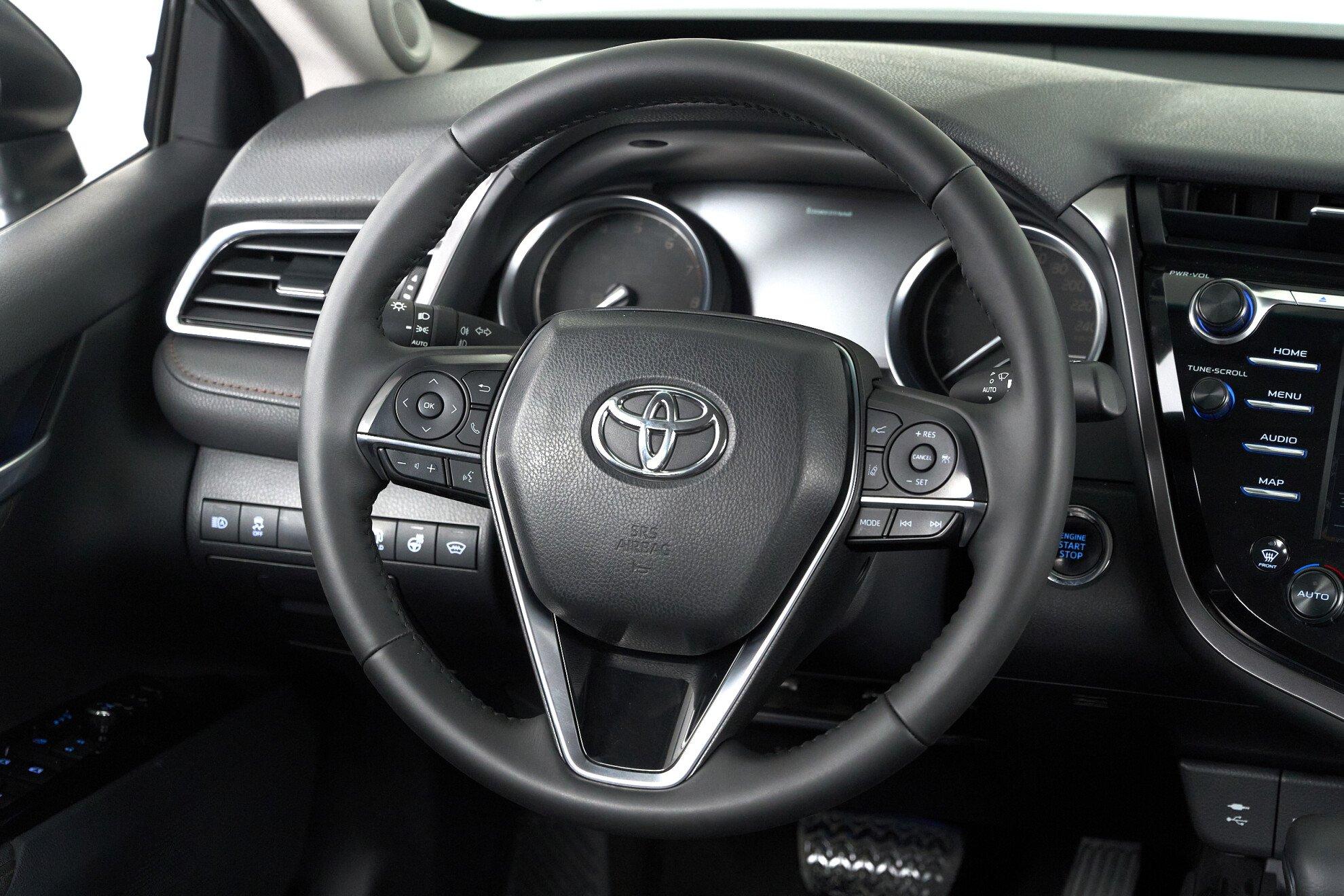 Toyota Camry 2019, синий