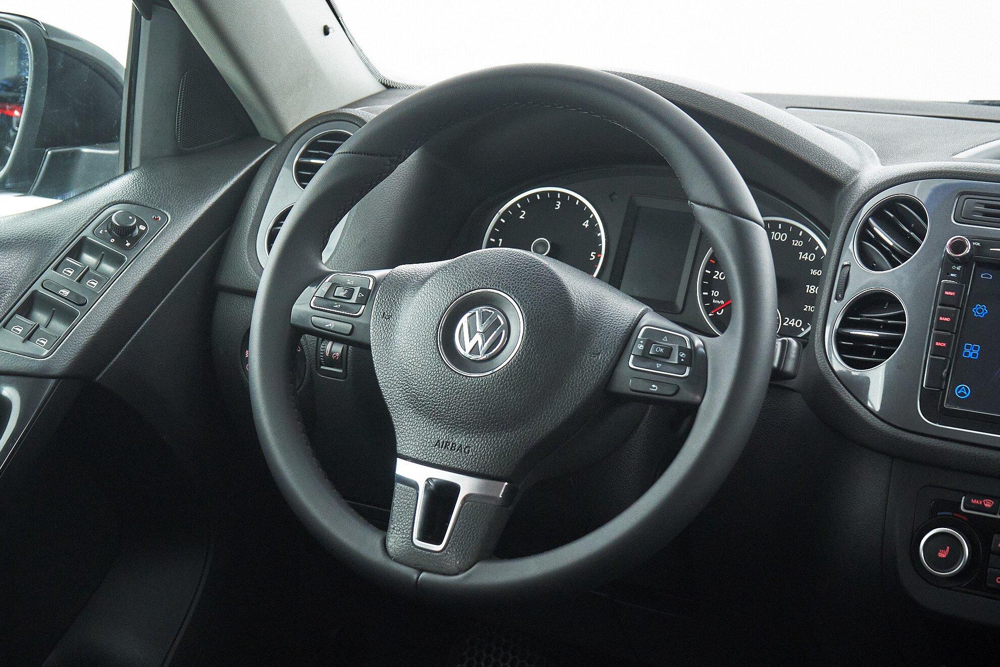 Volkswagen Tiguan 2012, черный