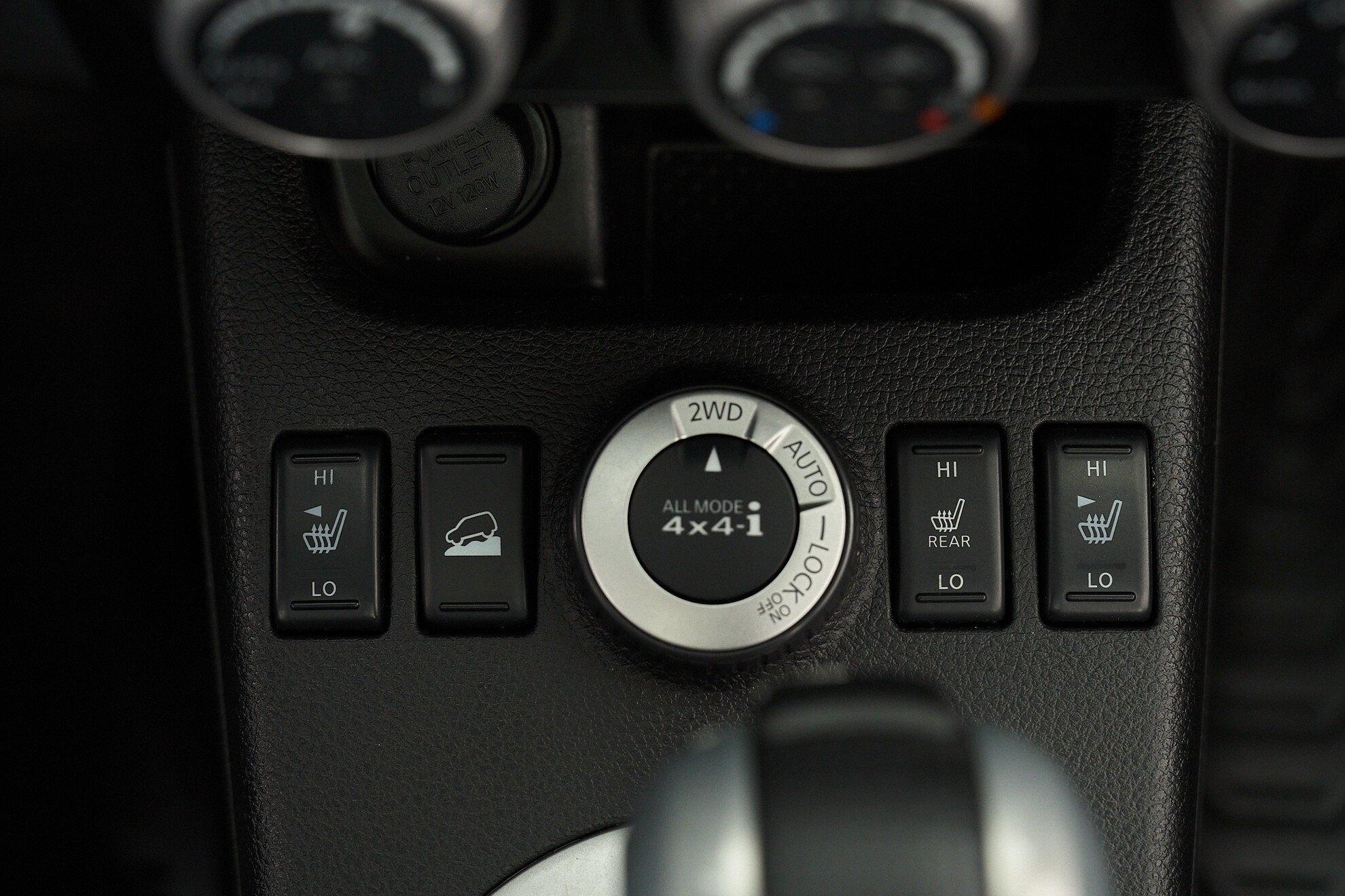 Nissan X-Trail 2011, серебряный