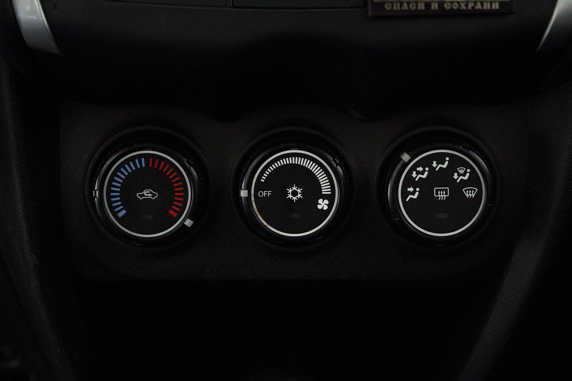 Mitsubishi ASX 2012, белый