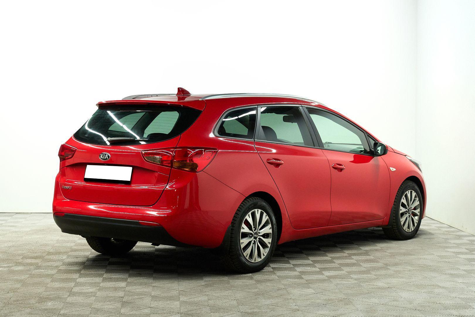 Kia Ceed 2018, красный