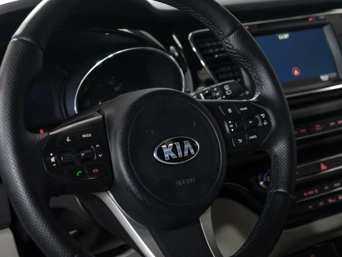 Kia Carnival 2020, пурпурный