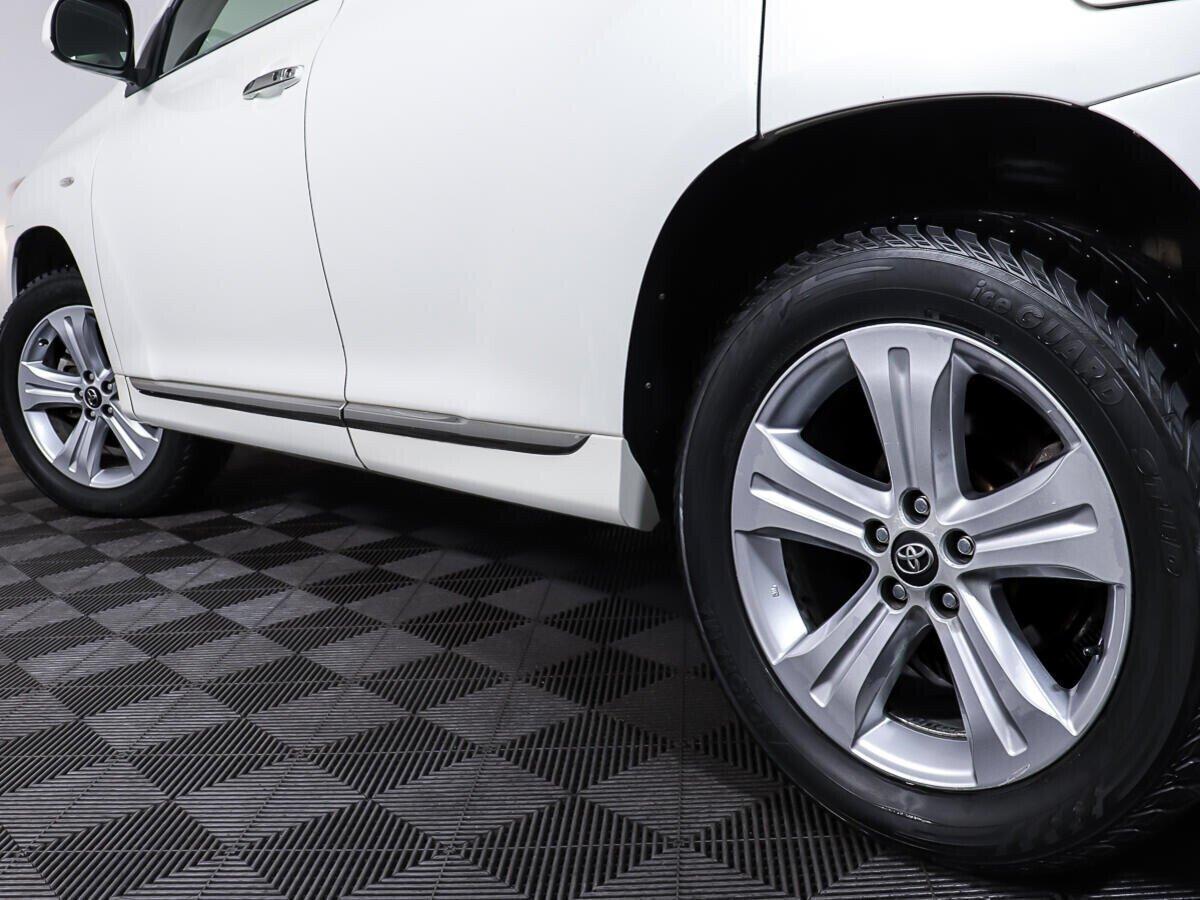 Toyota Highlander 2012, белый