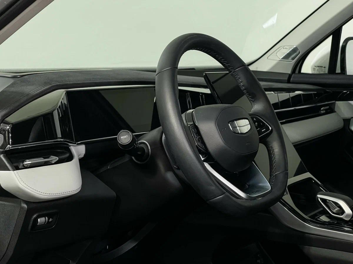 Geely Atlas 2024, белый